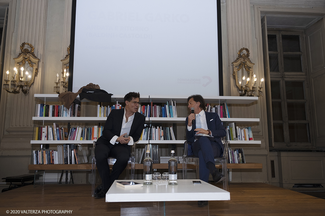 _DSF0531.jpg - 14/05/2020. Torino. Gabriel Garko presenta il suo libro Andata e Ritorno al circolo dei lettori, con Roberto Borra. Nella foto un momento della presentazione del libro, Gabriel Garko con Roberto Borra.