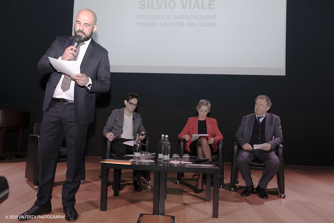 _DSF5633.jpg - 18/02/2020. Torino. Cinque giorni di dialogo intorno ai libri e alla lettura, per immaginare il futuro dellâ€™umanitÃ  e del mondo con oltre 2.000 tra scrittori, filosofi, scienziati, artisti, economisti e pensatori contemporanei. Nella foto un momento della presentazione da parte di da Silvio Viale, presidente dellâ€™Associazione Torino, la CittÃ  del Libro.