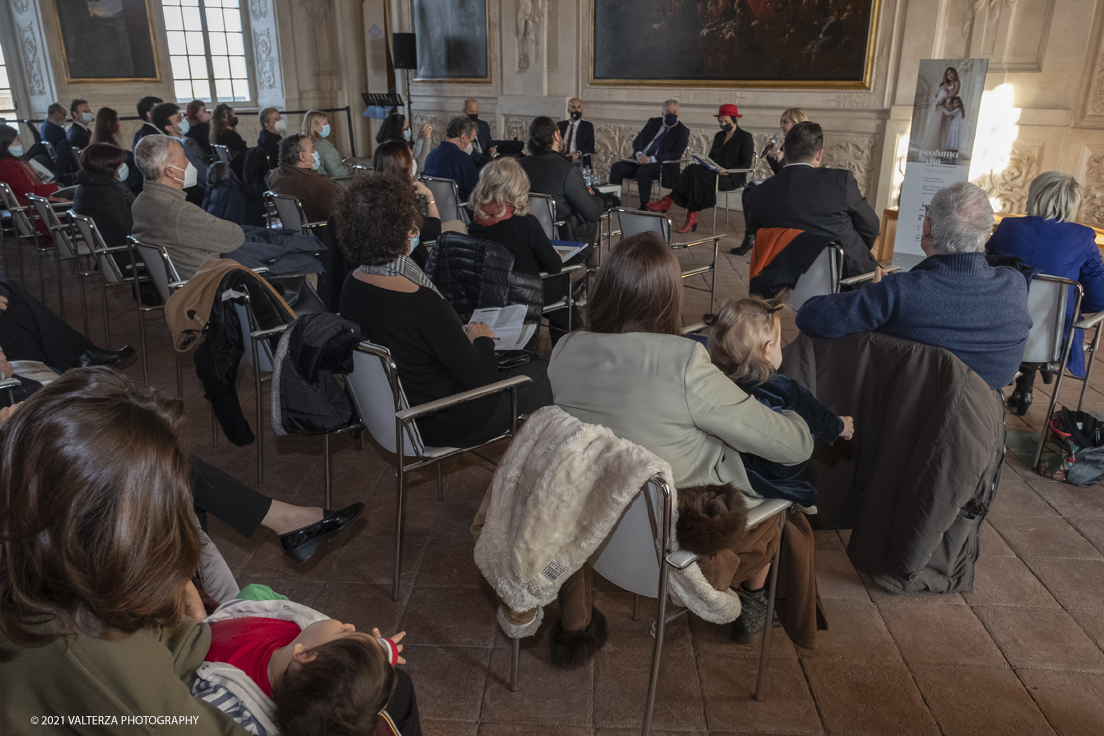 _DSF0564.jpg - 16/11/2021. Torino. Il progetto artistico-sociale, ora mostra e calendario, Profumo di Vita nasce nel 2017 dalla collaborazione tra l'Associazione Legal@rte e la fotografa torinese Elena Givone, per creare un momento di riflessione e approfondimento sul fenomeno sommerso della â€œviolenza assistitaâ€� dai minori. Nella foto un momento della conferenza di presentazione del calendario e della relativa mostra