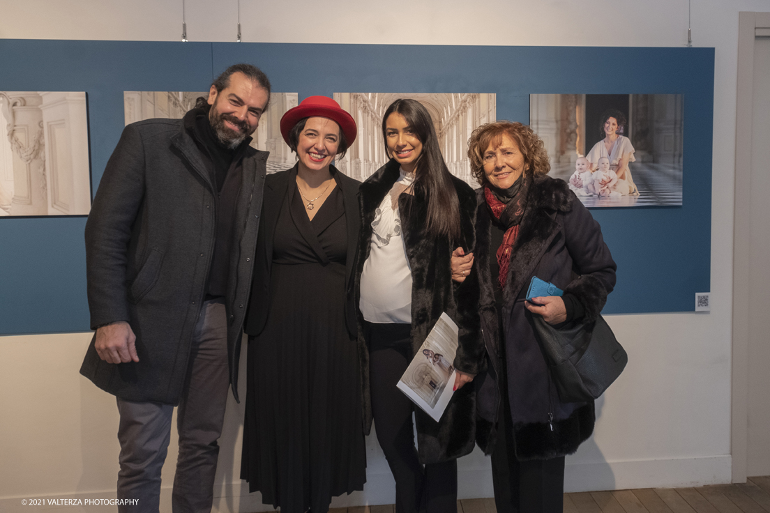 _DSF0682.jpg - 16/11/2021. Torino. Il progetto artistico-sociale, ora mostra e calendario, Profumo di Vita nasce nel 2017 dalla collaborazione tra l'Associazione Legal@rte e la fotografa torinese Elena Givone, per creare un momento di riflessione e approfondimento sul fenomeno sommerso della â€œviolenza assistitaâ€� dai minori. Nella foto