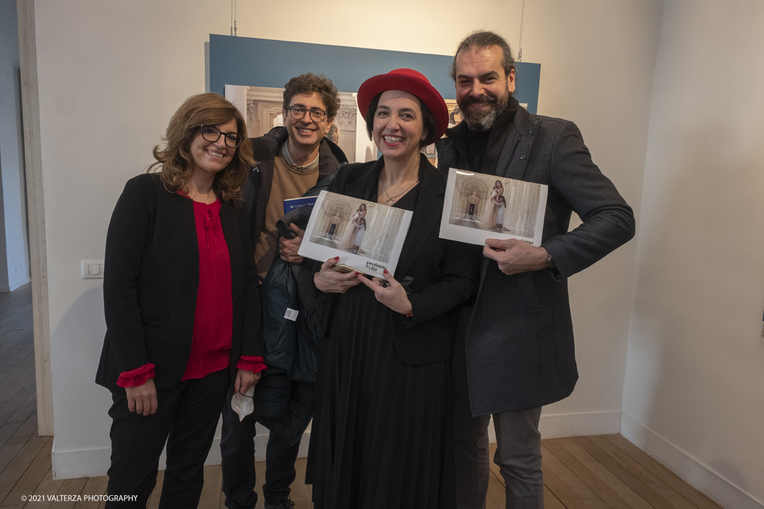 _DSF0701.jpg - 16/11/2021. Torino. Il progetto artistico-sociale, ora mostra e calendario, Profumo di Vita nasce nel 2017 dalla collaborazione tra l'Associazione Legal@rte e la fotografa torinese Elena Givone, per creare un momento di riflessione e approfondimento sul fenomeno sommerso della â€œviolenza assistitaâ€� dai minori. Nella foto