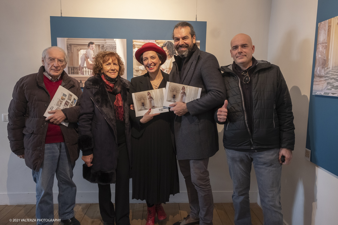 _DSF0705.jpg - 16/11/2021. Torino. Il progetto artistico-sociale, ora mostra e calendario, Profumo di Vita nasce nel 2017 dalla collaborazione tra l'Associazione Legal@rte e la fotografa torinese Elena Givone, per creare un momento di riflessione e approfondimento sul fenomeno sommerso della â€œviolenza assistitaâ€� dai minori. Nella foto