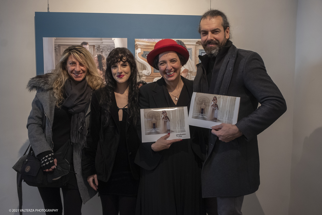 _DSF0711.jpg - 16/11/2021. Torino. Il progetto artistico-sociale, ora mostra e calendario, Profumo di Vita nasce nel 2017 dalla collaborazione tra l'Associazione Legal@rte e la fotografa torinese Elena Givone, per creare un momento di riflessione e approfondimento sul fenomeno sommerso della â€œviolenza assistitaâ€� dai minori. Nella foto