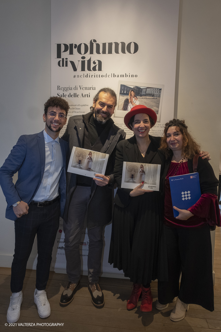 _DSF0714.jpg - 16/11/2021. Torino. Il progetto artistico-sociale, ora mostra e calendario, Profumo di Vita nasce nel 2017 dalla collaborazione tra l'Associazione Legal@rte e la fotografa torinese Elena Givone, per creare un momento di riflessione e approfondimento sul fenomeno sommerso della â€œviolenza assistitaâ€� dai minori. Nella foto