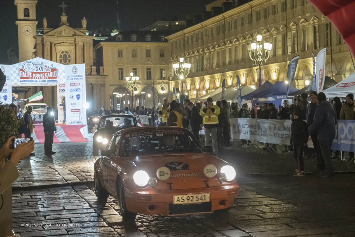 _DSF1220.jpg - 26/01/2023. Torino. Dopo  sette anni, torna a Torino il Rally Storico di Montecarlo, la rievocazione storica del rally su strada piÃ¹ antico del mondo, riservata alle vetture dâ€™epoca che hanno partecipato ad almeno un Rally Automobile Monte-Carlo entro il 1983. Nella foto passaggio di vetture della corsa in via Roma a Torino