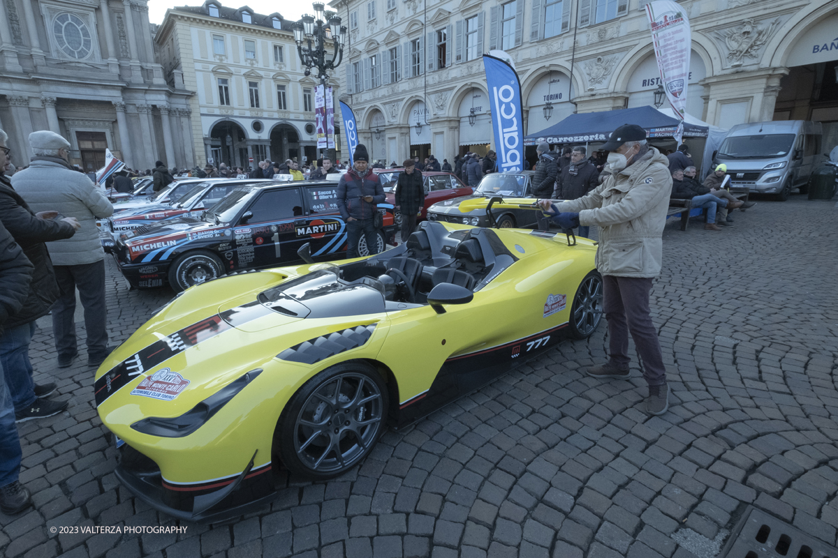 _DSF7440.jpg - 26/01/2023. Torino. Dopo  sette anni, torna a Torino il Rally Storico di Montecarlo, la rievocazione storica del rally su strada piÃ¹ antico del mondo, riservata alle vetture dâ€™epoca che hanno partecipato ad almeno un Rally Automobile Monte-Carlo entro il 1983. Nella foto le vetture che accopagneranno le vetture in corsa da Torino a Montecarlo . Ogni vettura in competizione sarÃ  seguita da un'altra vettura di accompagnamento.