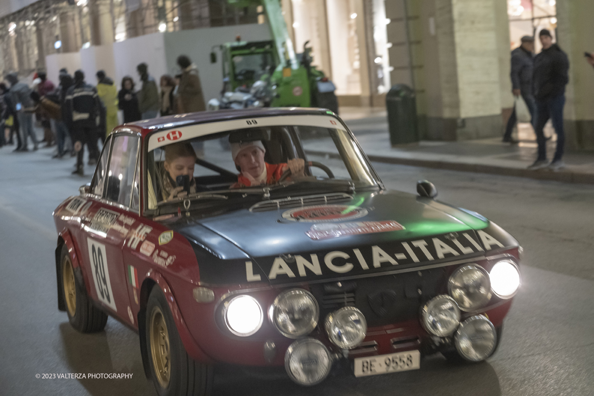 _DSF8632.jpg - 26/01/2023. Torino. Dopo  sette anni, torna a Torino il Rally Storico di Montecarlo, la rievocazione storica del rally su strada piÃ¹ antico del mondo, riservata alle vetture dâ€™epoca che hanno partecipato ad almeno un Rally Automobile Monte-Carlo entro il 1983. Nella foto passaggio di vetture della corsa in via Roma a Torino