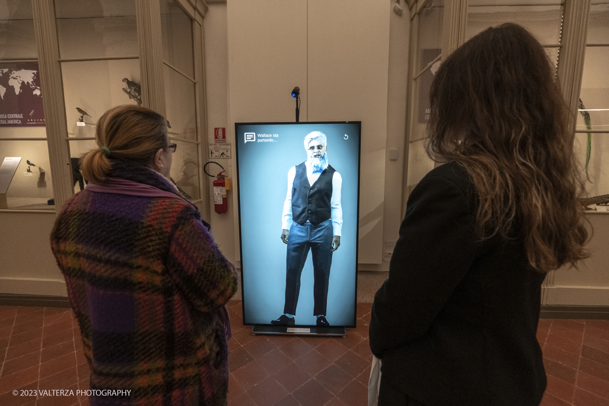 _DSF1011.jpg - 12/01/2024. Torino. Il Il Museo Regionale di Scienze Naturali di Torino riapre al pubblico   dopo oltre dieci anni di chiusura. La riapertura prevede un rinnovato e interattivo percorso espositivo che si sviluppa su tre principali aree: Museo Storico di Zoologia, Arca delle Esplorazioni e Sala delle Meraviglie. Nella foto grazie alla Intelligenza Artificiale generativa il visitatore puÃ² dialogare con un Totem all'interno del quale si trova la figura di Sir Alfred Rusel Wallace.