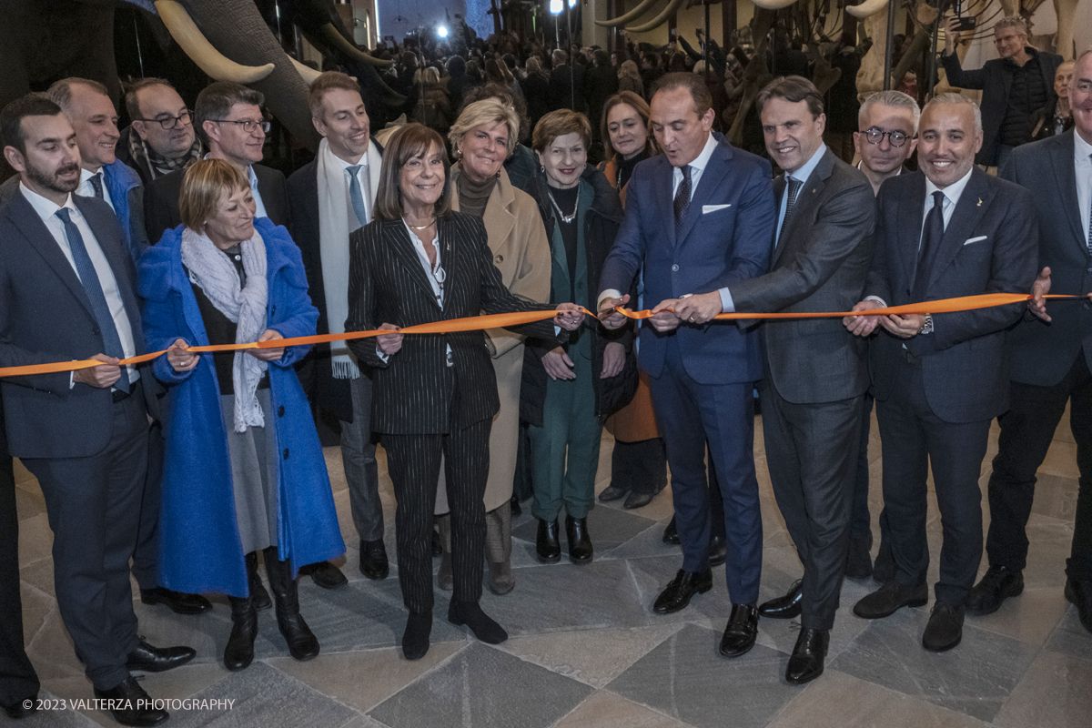 _DSF1206.jpg - 12/01/2024. Torino. Il Il Museo Regionale di Scienze Naturali di Torino riapre al pubblico   dopo oltre dieci anni di chiusura. La riapertura prevede un rinnovato e interattivo percorso espositivo che si sviluppa su tre principali aree: Museo Storico di Zoologia, Arca delle Esplorazioni e Sala delle Meraviglie. Nella foto Alberto Cirio presidente Regione Piemonte. Il taglio del nastro per l'Inaugurazione della riapertura da parte del Presidente della Regione Alberto Cirio con i rappresentanti delle istituzioni.