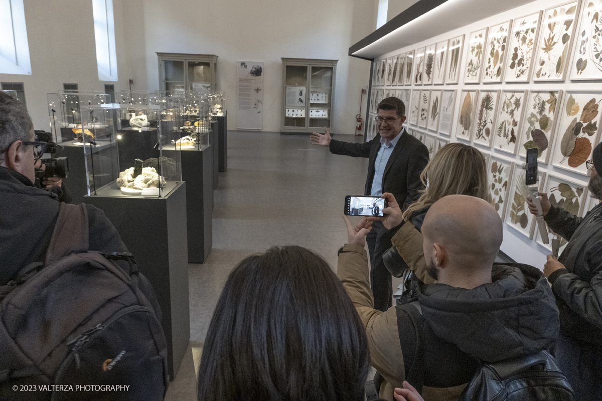 _DSF5424.jpg - 12/01/2024. Torino. Il Il Museo Regionale di Scienze Naturali di Torino riapre al pubblico   dopo oltre dieci anni di chiusura. La riapertura prevede un rinnovato e interattivo percorso espositivo che si sviluppa su tre principali aree: Museo Storico di Zoologia, Arca delle Esplorazioni e Sala delle Meraviglie. Nella foto visita guidata al Museo da parte dell' l'Ing. Marco Fino nuovo direttore del museo