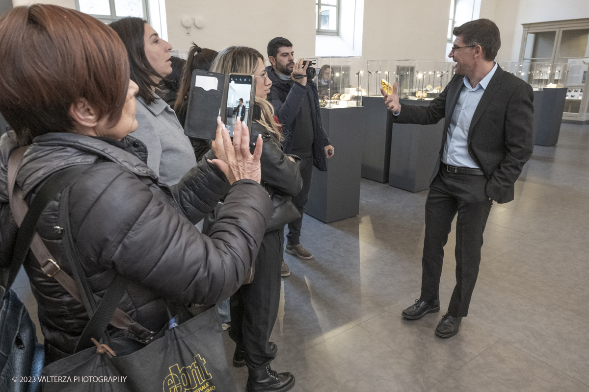 _DSF5435.jpg - 12/01/2024. Torino. Il Il Museo Regionale di Scienze Naturali di Torino riapre al pubblico   dopo oltre dieci anni di chiusura. La riapertura prevede un rinnovato e interattivo percorso espositivo che si sviluppa su tre principali aree: Museo Storico di Zoologia, Arca delle Esplorazioni e Sala delle Meraviglie. Nella foto visita guidata al Museo da parte dell' l'Ing. Marco Fino nuovo direttore del museo