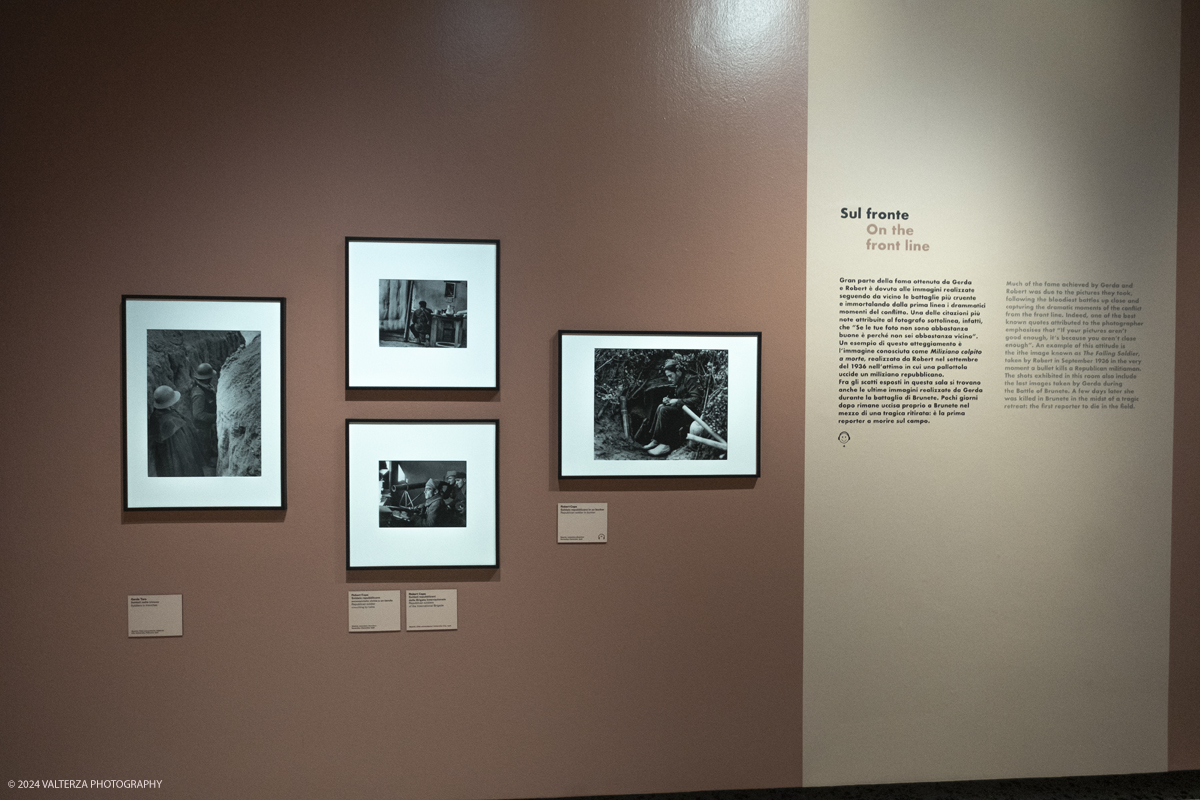 _DSF6013.jpg - 13/02/20224. Torino. Dal 14 Febbraio a CAMERA - Centro Italiano per la Fotografia la tragica guerra civile spagnola, e il rapporto professionale e sentimentale fra Robert Capa e Gerda Taro sono il fulcro della mostra  che con oltre 120 fotografie racconta una stagione intensa di fotografia, guerra e amore. Nella foto parte dell'allestimento della mostra