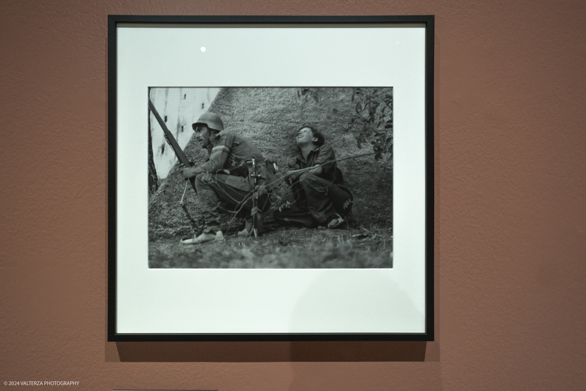 _DSF6082.jpg - 13/02/20224. Torino. Dal 14 Febbraio a CAMERA - Centro Italiano per la Fotografia la tragica guerra civile spagnola, e il rapporto professionale e sentimentale fra Robert Capa e Gerda Taro sono il fulcro della mostra  che con oltre 120 fotografie racconta una stagione intensa di fotografia, guerra e amore. Nella foto Robert Capa Gerda Taro, Cerro Muriano, Fronte di Cordova, Spagna, Settembre 1936