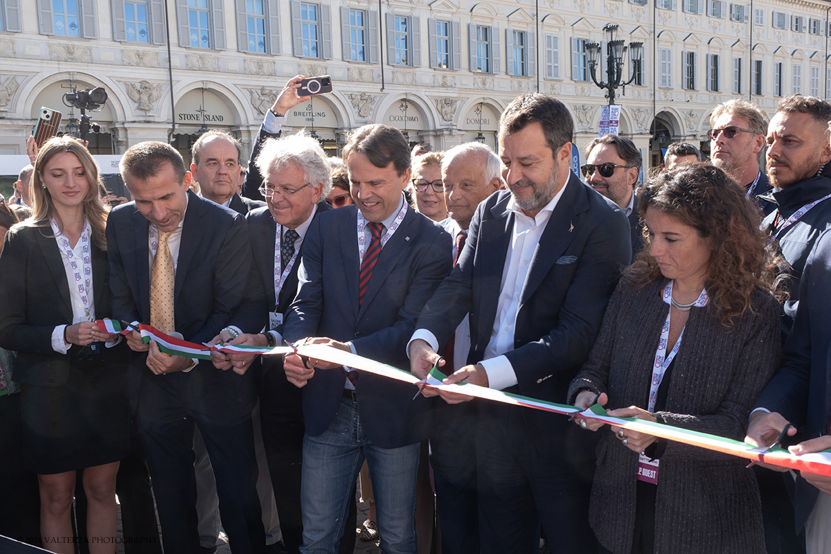 _DSF2571.jpg - 13/09/2024. Torino. La manifestazione open air  si svolge dal 13 al 15 settembre nel centro della cittÃ . Nella foto il taglio del nastro con il Ministro Salvini