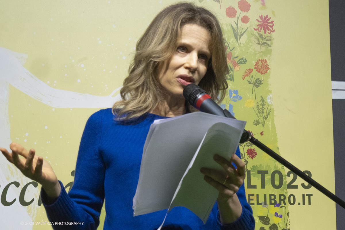 _DSF5795.jpg - 19/05/2023. Torino. Elisabetta Sgarbi delle Edizioni La nave di Teseo presenta L'opera Carmelo Bene Opere. Nella foto Sonia Bergamasco legge alcuni brani dell'opera.