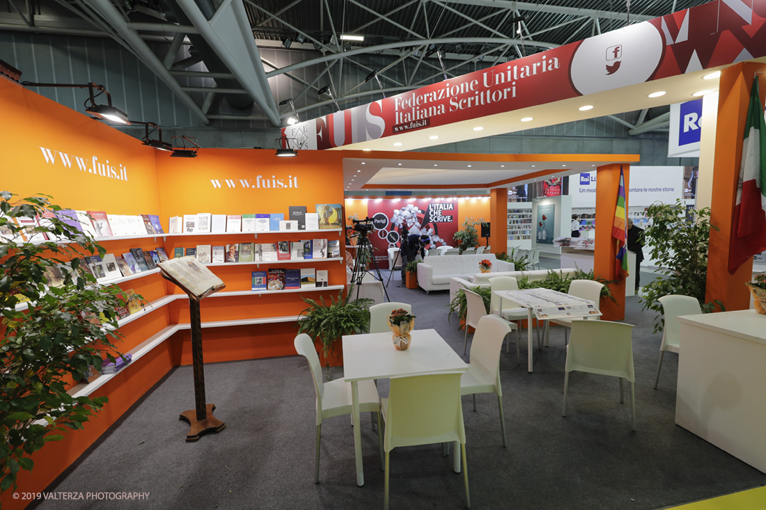 _G3I4164.jpg - 09/05/2019. Torino, 32mo Salone Internazionale del Libro. Nella foto  lo stand di Federazione Unitaria Italiana Scrittori. nel nuovo spazio dell'Oval