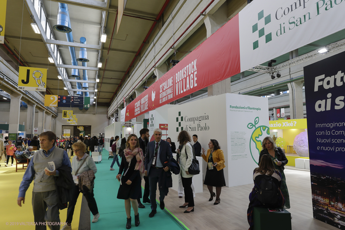 _G3I4534.jpg - 09/05/2019. Torino, 32mo Salone Internazionale del Libro. Nella foto visitatori nel corridoio principale del Lingotto