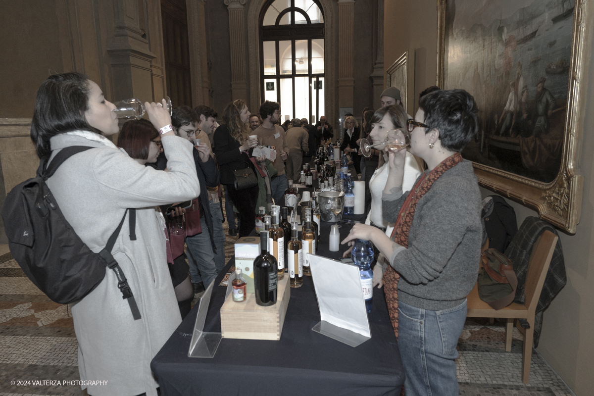 _DSF7129.jpg - 03/03/2024. Torino. Il Salone del Vino di Torino giunge alla sua seconda edizione da sabato 2 a lunedÃ¬ 4 marzo allâ€™interno di due spazi espositivi: le OGR Torino e il Museo Nazionale del Risorgimento Italiano. Nella foto le degustazioni del pubblico al Museo del Risorgimento