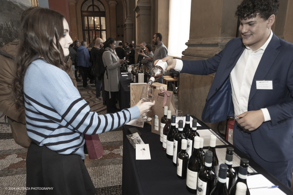 _DSF7161.jpg - 03/03/2024. Torino. Il Salone del Vino di Torino giunge alla sua seconda edizione da sabato 2 a lunedÃ¬ 4 marzo allâ€™interno di due spazi espositivi: le OGR Torino e il Museo Nazionale del Risorgimento Italiano. Nella foto le degustazioni del pubblico al Museo del Risorgimento