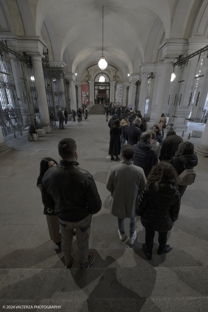 _DSF7221.jpg - 03/03/2024. Torino. Il Salone del Vino di Torino giunge alla sua seconda edizione da sabato 2 a lunedÃ¬ 4 marzo allâ€™interno di due spazi espositivi: le OGR Torino e il Museo Nazionale del Risorgimento Italiano. Nella foto la coda di ingresso per il Salone al Museo del risorgimento