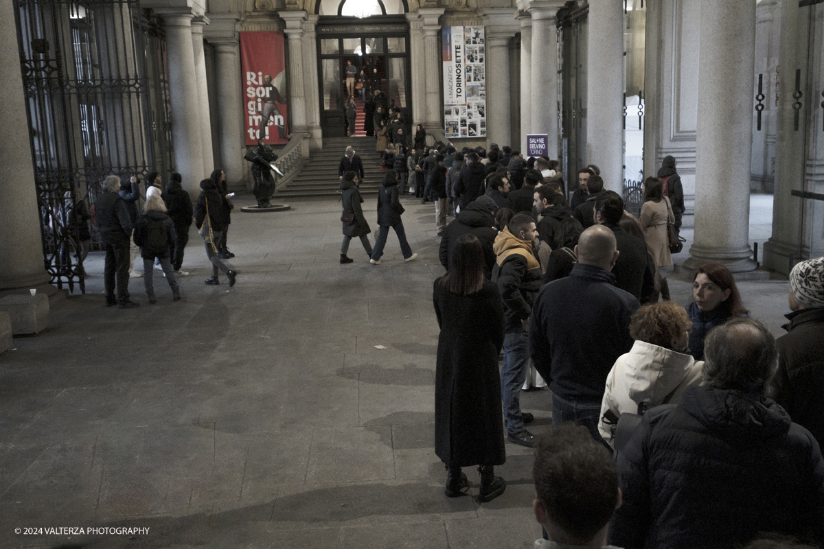 _DSF7225.jpg - 03/03/2024. Torino. Il Salone del Vino di Torino giunge alla sua seconda edizione da sabato 2 a lunedÃ¬ 4 marzo allâ€™interno di due spazi espositivi: le OGR Torino e il Museo Nazionale del Risorgimento Italiano. Nella foto la coda di ingresso per il Salone al Museo del risorgimento