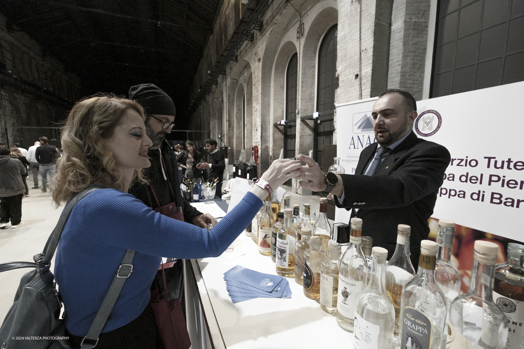 _DSF7358.jpg - 03/03/2024. Torino. Il Salone del Vino di Torino giunge alla sua seconda edizione da sabato 2 a lunedÃ¬ 4 marzo allâ€™interno di due spazi espositivi: le OGR Torino e il Museo Nazionale del Risorgimento Italiano. Nella foto degustazione delle grappe allo stand del Consorzio Tutela Grappa del Piemonte