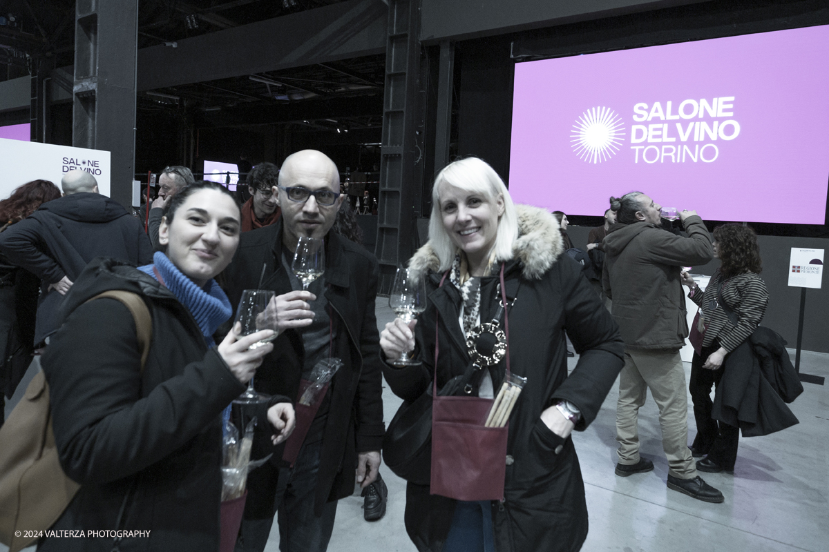 _DSF7457.jpg - 03/03/2024. Torino. Il Salone del Vino di Torino giunge alla sua seconda edizione da sabato 2 a lunedÃ¬ 4 marzo allâ€™interno di due spazi espositivi: le OGR Torino e il Museo Nazionale del Risorgimento Italiano. Nella foto le degustazioni del pubblico  alle OGR