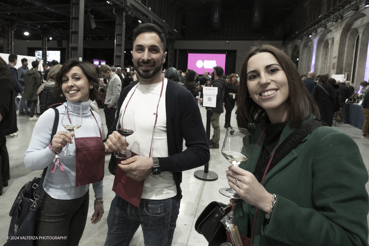 _DSF7559.jpg - 03/03/2024. Torino. Il Salone del Vino di Torino giunge alla sua seconda edizione da sabato 2 a lunedÃ¬ 4 marzo allâ€™interno di due spazi espositivi: le OGR Torino e il Museo Nazionale del Risorgimento Italiano. Nella foto le degustazioni del pubblico  alle OGR