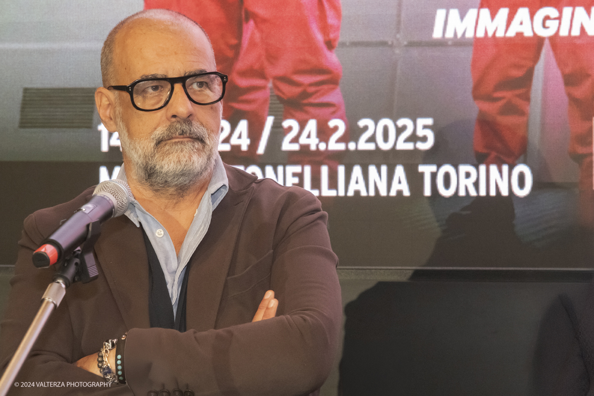 _DSF1158.jpg - 14/10/2024. Torino.  Questo Ã¨  Ã¨ il primo progetto espositivo dedicato alle serie televisive, ripercorrendo gli strettissimi legami, le influenze, le connessioni, le affinitÃ  e le differenze fra il cinema e le serie tv dagli anni â€˜90 a oggi. Nella foto Luca Beatrice uno dei due curatori della mostra