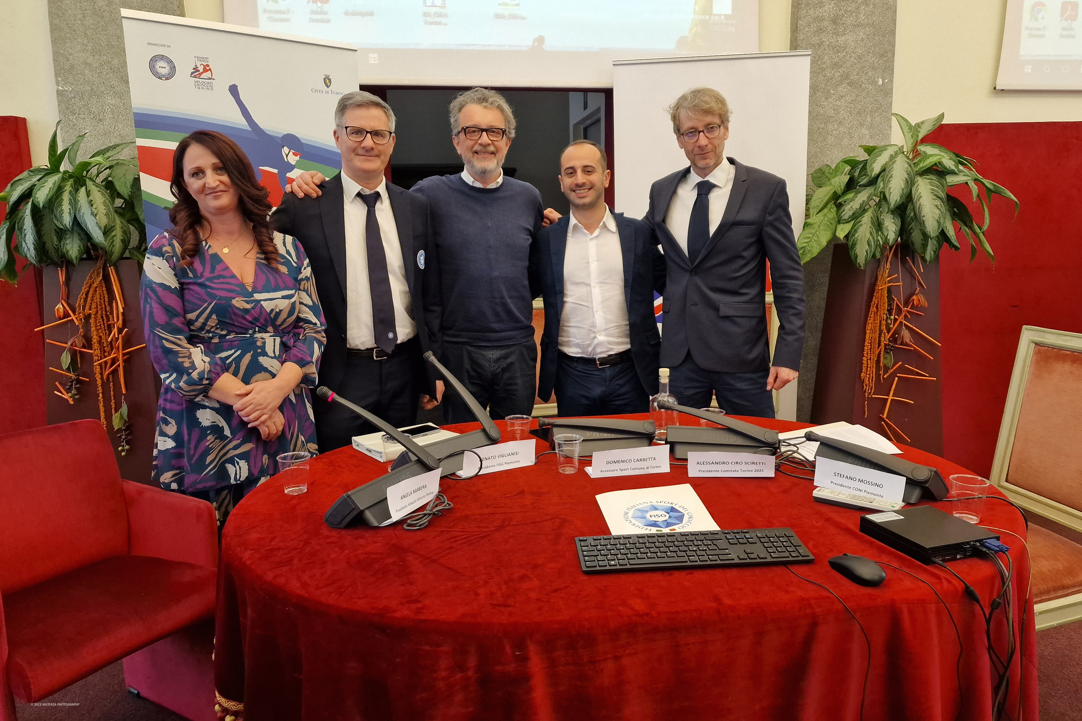 20230314_155810.jpg - 14/03/2023.Torino. Short Track, presentati a Torino i Campionati Italiani Assoluti 2023.La rassegna tricolore assegnerÃ  i titoli senior sia al maschile che al femminile. Nella foto i relatori della conferenza stampa presenti Angela Barbera (presidente ASD Velocisti Ghiaccio Torino), Renato Viglianisi (presidente FISG Piemonte), Domenico Carretta (Assessore allo Sport Comune di Torino), Alessandro Ciro Sciretti (presidente Comitato organizzatore di Torino 2025 ed Edisu Piemonte), Stefano Mossino (presidente CONI Piemonte)