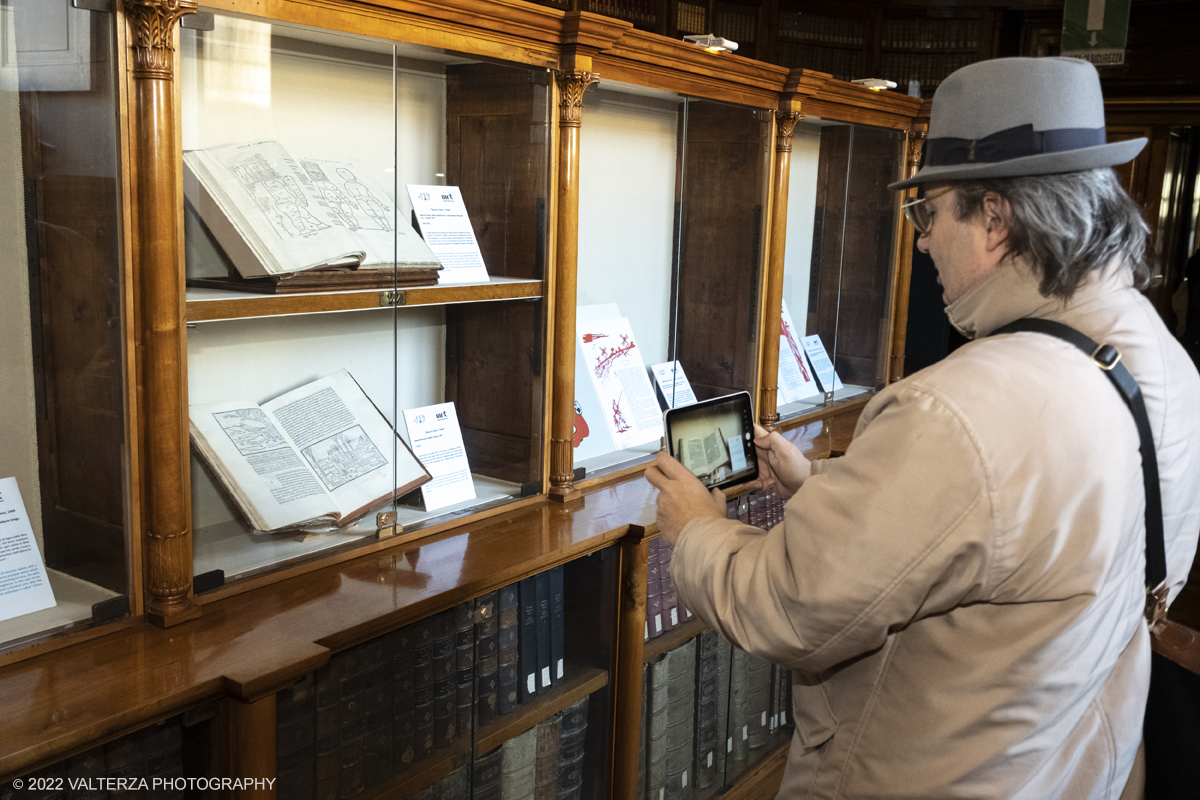 _DSF3608.jpg - 12/01/2023. Torino. L'esposizione  alla biblioteca reale dal 13 gennaio al 25 Marzo 2023 ripercorre la lunga storia dell'arte xilografica e tipografica. Nella foto in visita alla mostra