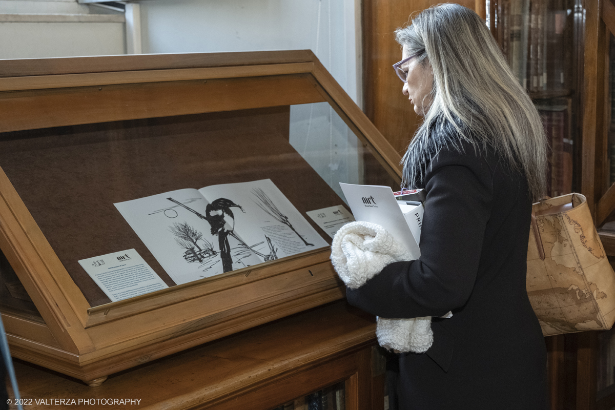 _DSF3620.jpg - 12/01/2023. Torino. L'esposizione  alla biblioteca reale dal 13 gennaio al 25 Marzo 2023 ripercorre la lunga storia dell'arte xilografica e tipografica. Nella foto in visita alla mostra