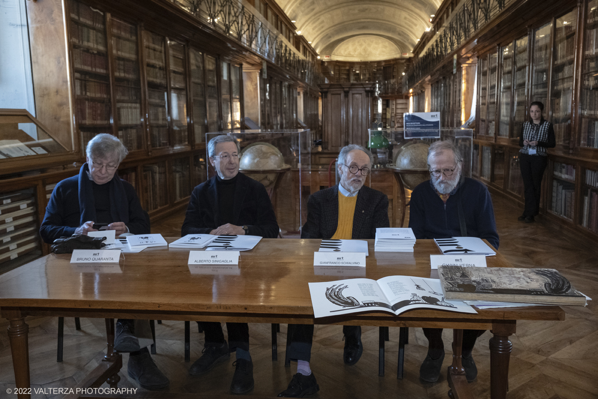 _DSF3627.jpg - 12/01/2023. Torino. L'esposizione  alla biblioteca reale dal 13 gennaio al 25 Marzo 2023 ripercorre la lunga storia dell'arte xilografica e tipografica. Nella foto i relatori del discorso inaugurale di presentazione della mostra , Bruno Quarante, Alberto Sinigaglia, Gianfranco Schialvino e Gianni Verna