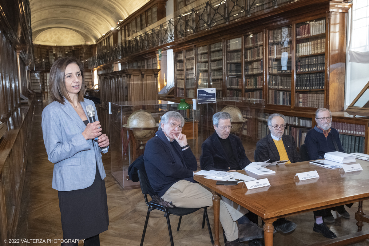 _DSF3640.jpg - 12/01/2023. Torino. L'esposizione  alla biblioteca reale dal 13 gennaio al 25 Marzo 2023 ripercorre la lunga storia dell'arte xilografica e tipografica. Nella foto la direttrice della biblioteca reale Giuseppina Mussari apre la presentazione inaugurale della mostra