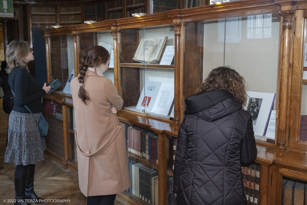 _DSF3667.jpg - 12/01/2023. Torino. L'esposizione  alla biblioteca reale dal 13 gennaio al 25 Marzo 2023 ripercorre la lunga storia dell'arte xilografica e tipografica. Nella foto in visita alla mostra