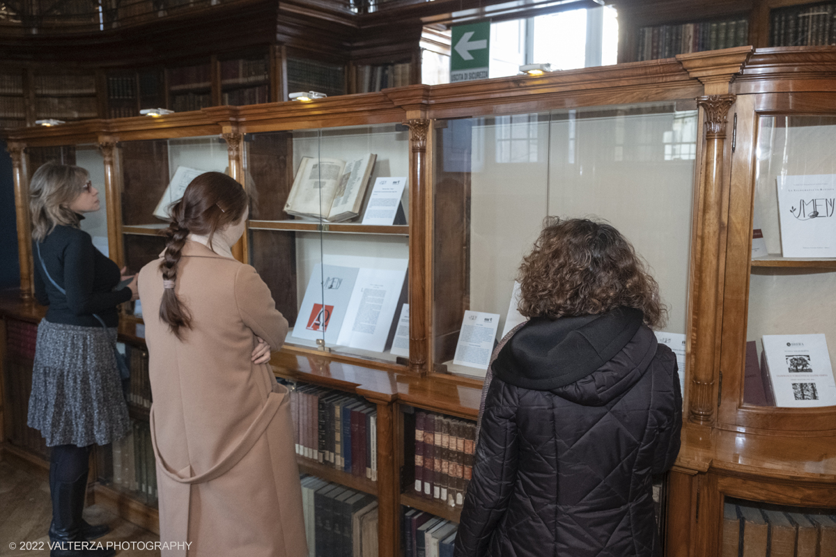 _DSF3669.jpg - 12/01/2023. Torino. L'esposizione  alla biblioteca reale dal 13 gennaio al 25 Marzo 2023 ripercorre la lunga storia dell'arte xilografica e tipografica. Nella foto in visita alla mostra