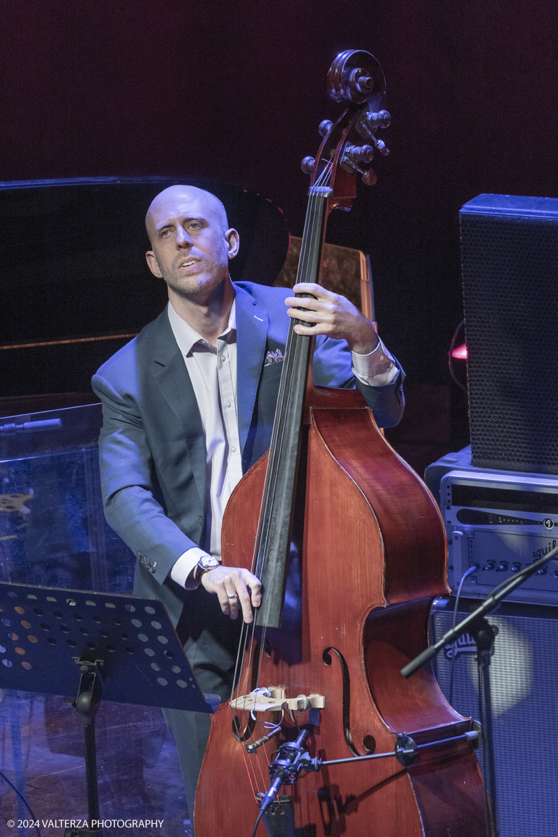 _G5A7686.jpg - 24/04/2024. Torino. Gonzalo Rubalcaba, pianoforteMatt Brewer, contrabbassoErnesto Simpson, batteriaBambino prodigio â€“ a sei anni suonava la batteria nellâ€™orchestra paterna â€“ Rubalcaba oggi Ã¨ uno dei pianisti jazz piÃ¹ celebrati al mondo. A Torino Rubalcaba presenta il trio con il bassista Matt Brewer e il talentuoso batterista cubano Ernesto Simpson, per un concerto che coniuga groove latino e passione jazz. Nella foto Matt Brewer