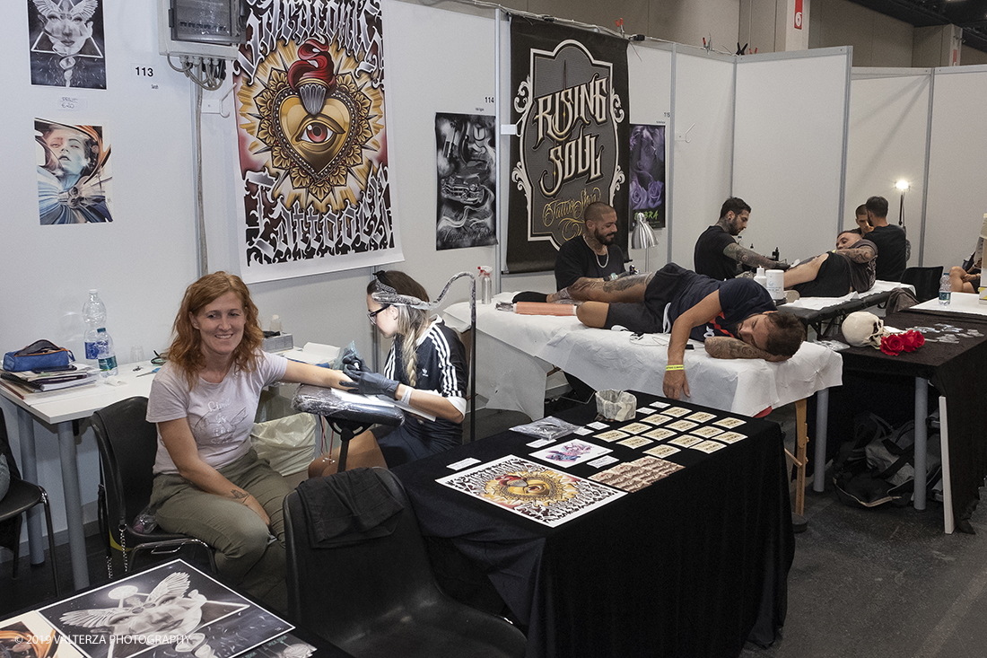 _DSF3476.jpg - 13/09/2019. Torino. Tattoo Convention Ã¨ un evento internazionale che ospita 340 tatuatori provenienti da tutto il mondo, 50 stand degli operatori e fornitori piÃ¹ importanti del settore. Nella foto stand dei tatuatori/tatuatrici