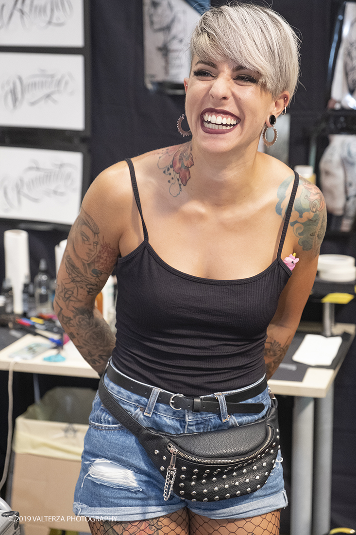 _DSF3499.jpg - 13/09/2019. Torino. Tattoo Convention Ã¨ un evento internazionale che ospita 340 tatuatori provenienti da tutto il mondo, 50 stand degli operatori e fornitori piÃ¹ importanti del settore. Nella foto una operatrice del settore.