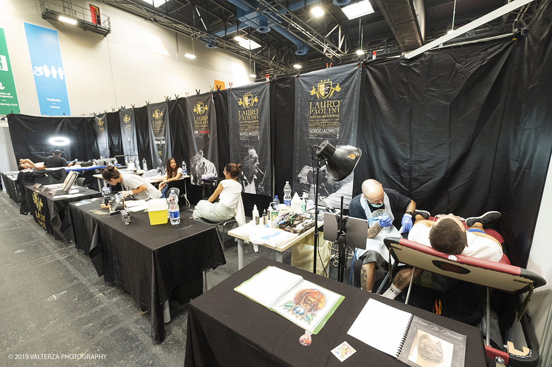 _DSF7859.jpg - 13/09/2019. Torino. Tattoo Convention Ã¨ un evento internazionale che ospita 340 tatuatori provenienti da tutto il mondo, 50 stand degli operatori e fornitori piÃ¹ importanti del settore. Nella foto stand dei tatuatori/tatuatrici