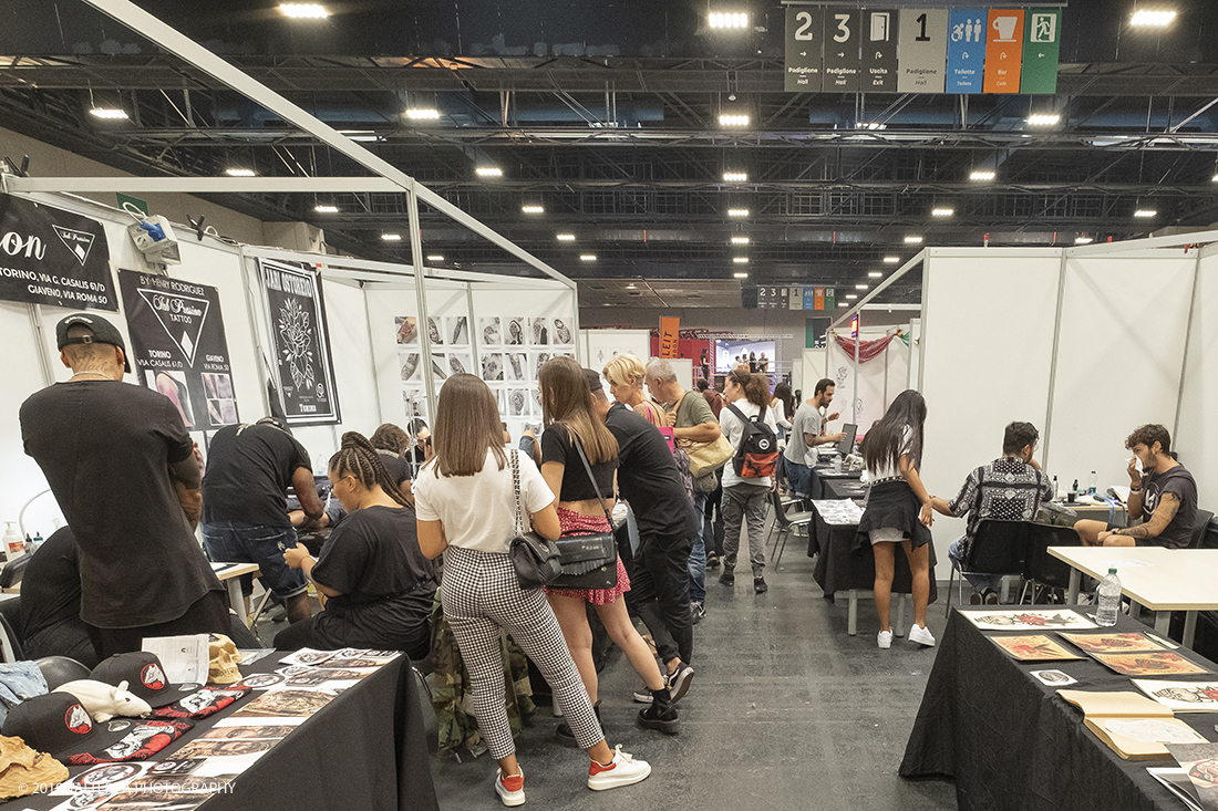 _DSF7906.jpg - 13/09/2019. Torino. Tattoo Convention Ã¨ un evento internazionale che ospita 340 tatuatori provenienti da tutto il mondo, 50 stand degli operatori e fornitori piÃ¹ importanti del settore. Nella foto stand dei tatuatori/tatuatrici