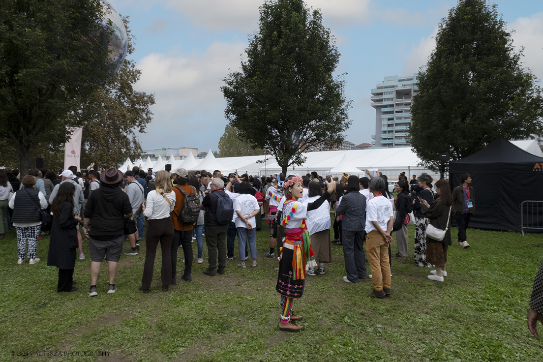 _DSF6182.jpg - 26/09/2024. Torino. Terra Madre Salone del Gusto Ã¨ lâ€™evento mondiale dedicato al cibo buono, pulito e giusto e alle politiche alimentari. Nella foto folla di visitatori e partecipanti