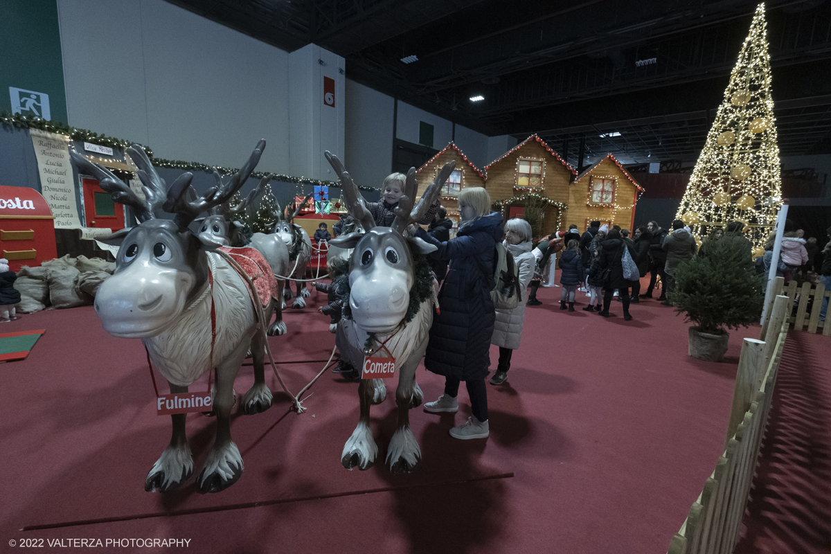 _DSF0961.jpg - 08/12/2022. Torino. Per questo Natale a Torino câ€™Ã¨ un nuovo grande evento: To Wonderland, ovvero il Fantastico Mondo del Natale che per il primo anno trova sede negli spazi indoor del padiglione 1 del Lingotto Fiere  dallâ€™8 dicembre 2022 allâ€™8 gennaio 2023. Nella foto le renne destinate a trasportare i doni nell'area della casa di Babbo Natale