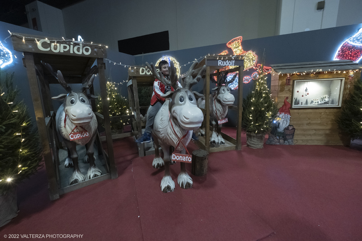 _DSF1006.jpg - 08/12/2022. Torino. Per questo Natale a Torino câ€™Ã¨ un nuovo grande evento: To Wonderland, ovvero il Fantastico Mondo del Natale che per il primo anno trova sede negli spazi indoor del padiglione 1 del Lingotto Fiere  dallâ€™8 dicembre 2022 allâ€™8 gennaio 2023. Nella foto l'area del villaggio degli Elfi