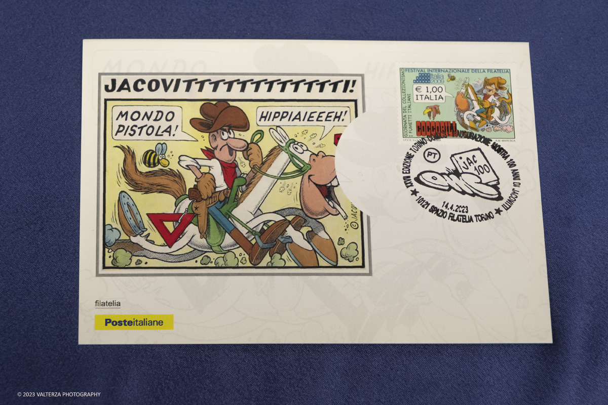 _DSF2253.jpg - 15/04/2023.Torino. Torino Comics celebra i 100 anni dalla nascita di Benito Jacovitti: 1923-2023 , uno degli autori italiani di fumetti piÃ¹ importanti del Novecento. Lâ€™autore Alessandro Santi, Dino Aloi  Marco Di Nicola e salvagno Luca hanno presentato il nuovo libro Tutti i Pinocchi di Jacovitti (Luglio ed.) allo stand di Poste Italiane Ã¨ stata  allestita una mostra dedicata a Jacovitti ed erano disponibili prodotti dedicati allâ€™artista, tra cui una litografia che ritrae il personaggio di Coccobill, un folder e un cofanetto con sei cartoline. Nella foto prodotti delle Poste italiane dedicati allâ€™artista