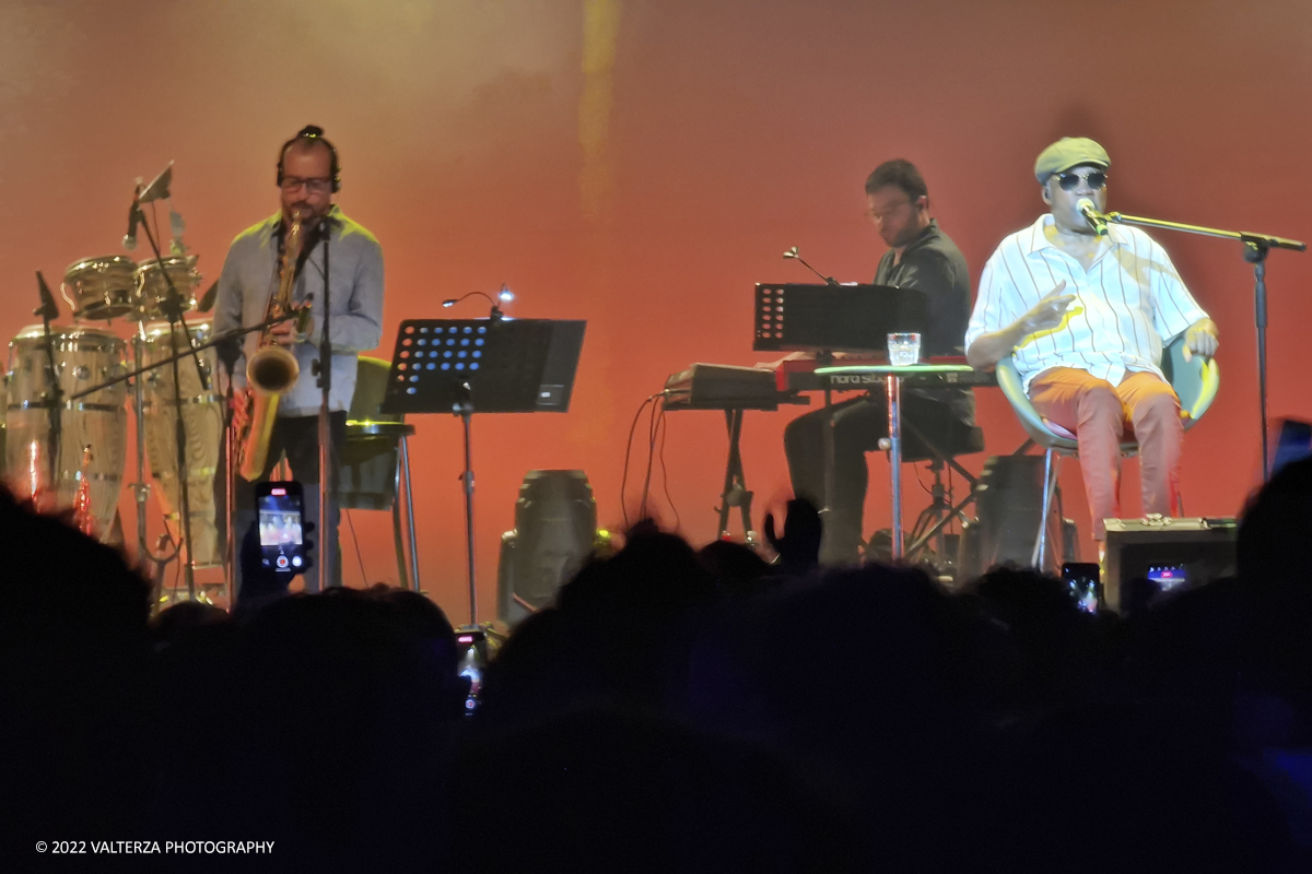 20220615_222444.jpg - 15/06/2022.Torino. Nascimento Ã¨ un idolo della musica brasiliana, un cantautore celebrato in tutto il Mondo. Parte da Torino il tour di addio ai palchi di Nascimiento. Nella foto Vidor Santiago al sax, Kiko Continentino al pianoforte e Milton Nascimento