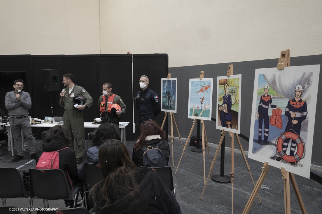 _DSF0083.jpg - 11/12/2021. Torino.  Fumetti, giochi, videogames e cosplay sono i protagonisti della settima edizione della kermesse irrinunciabile per tutti gli amanti di fumetti e tutto quello che ci gira intorno.. Nella foto  la presentazione del calendario  2022 nello stand della Guardia Costiera presente per fare comunicazione con i giovani