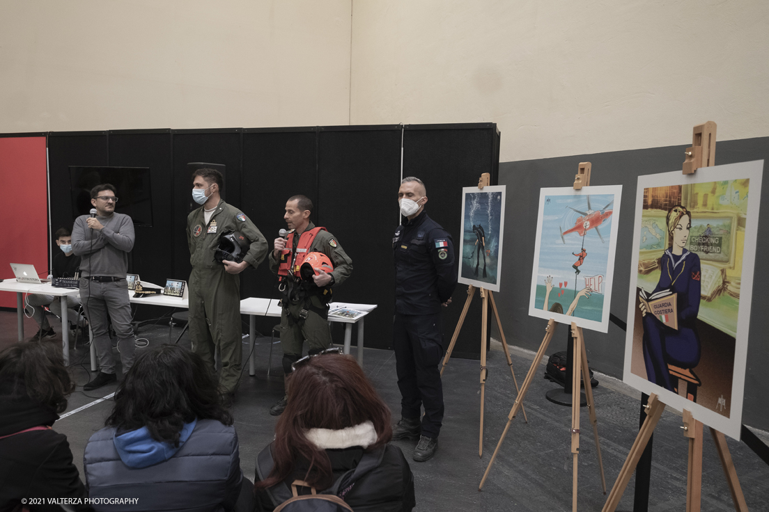 _DSF0088.jpg - 11/12/2021. Torino.  Fumetti, giochi, videogames e cosplay sono i protagonisti della settima edizione della kermesse irrinunciabile per tutti gli amanti di fumetti e tutto quello che ci gira intorno.. Nella foto  la presentazione del calendario  2022 nello stand della Guardia Costiera presente per fare comunicazione con i giovani