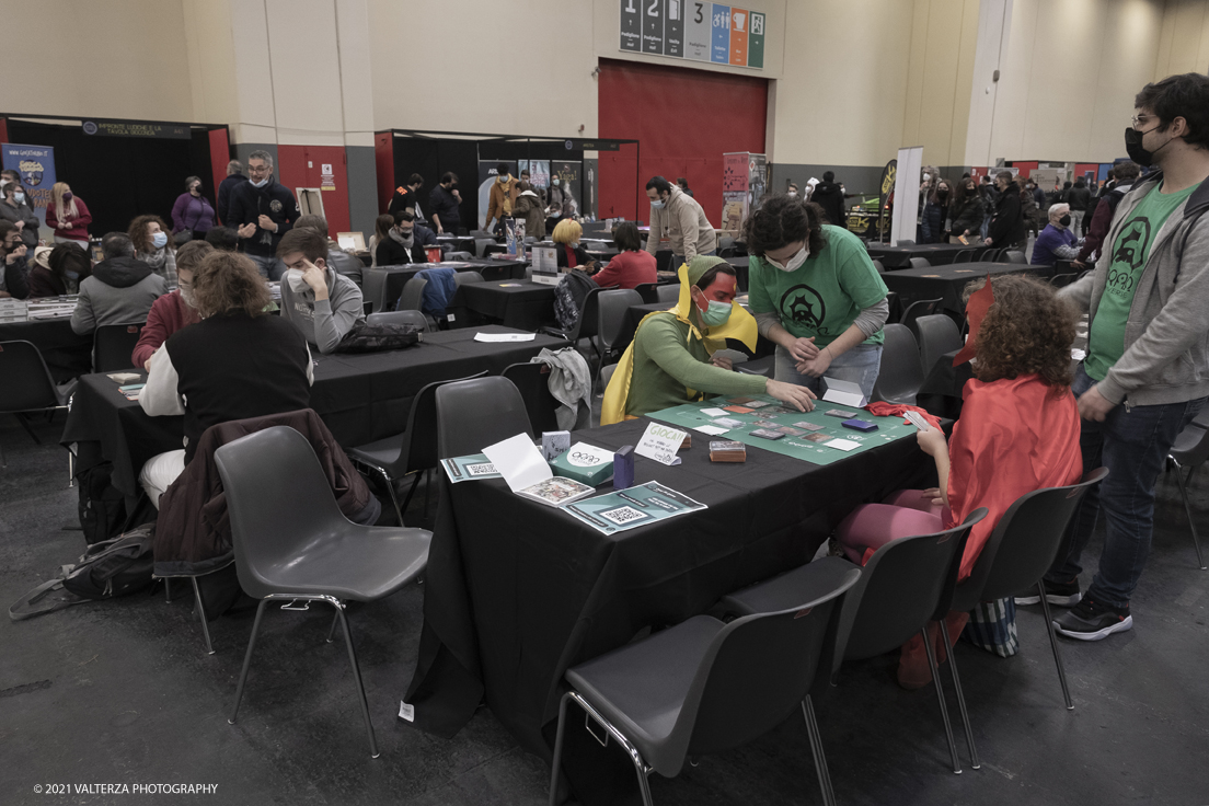 _DSF0167.jpg - 11/12/2021. Torino.  Fumetti, giochi, videogames e cosplay sono i protagonisti della settima edizione della kermesse irrinunciabile per tutti gli amanti di fumetti e tutto quello che ci gira intorno.. Nella foto l'area preparata per i giochi di ruolo a disposizione del pubblico