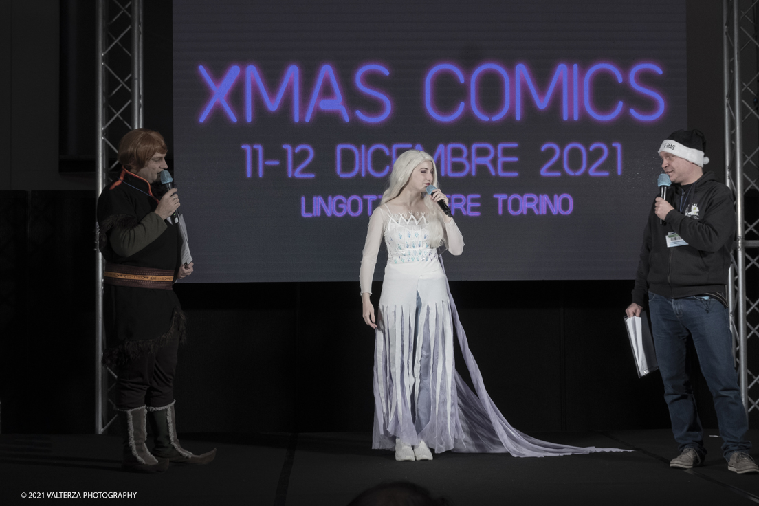 _DSF0312-2.jpg - 11/12/2021. Torino.  Fumetti, giochi, videogames e cosplay sono i protagonisti della settima edizione della kermesse irrinunciabile per tutti gli amanti di fumetti e tutto quello che ci gira intorno.. Nella foto il palco del contest di karaoke in costume